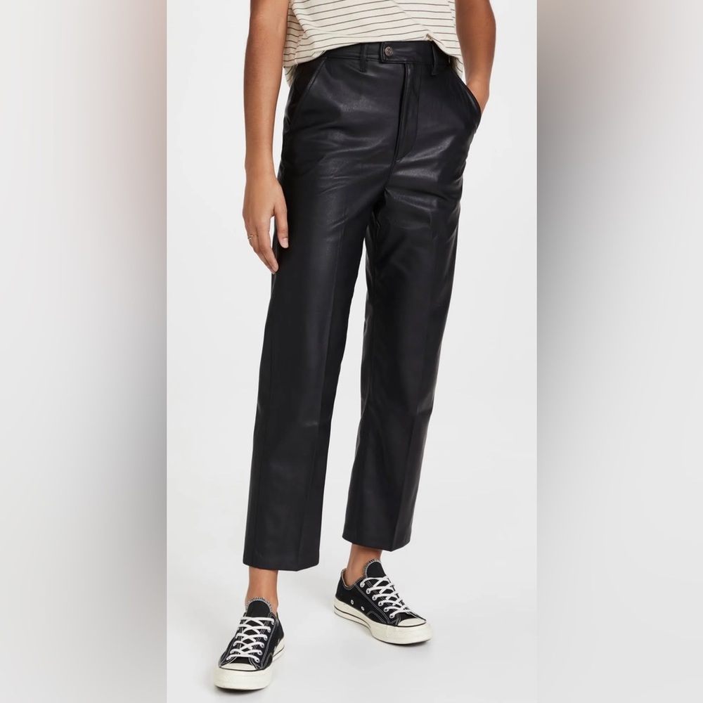 Levi’s - Black Leather Pants 🖤